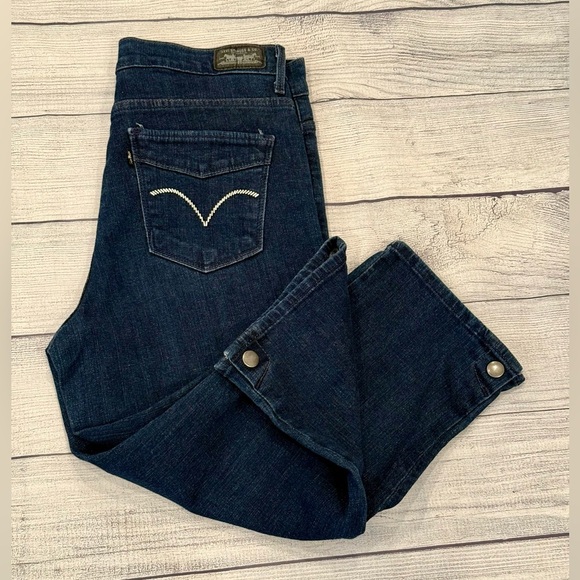 Levi's VTG Women's Dark Wash Black Patch Jeans C
Cropped Straight Leg/size 10 - Picture 5 of 10